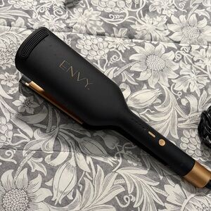 Envy Black and Gold Hair Curler